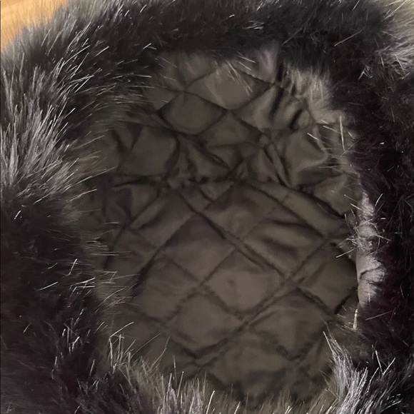 Luxurious Black Fur Hat and Scarf Set - Picture 3 of 3